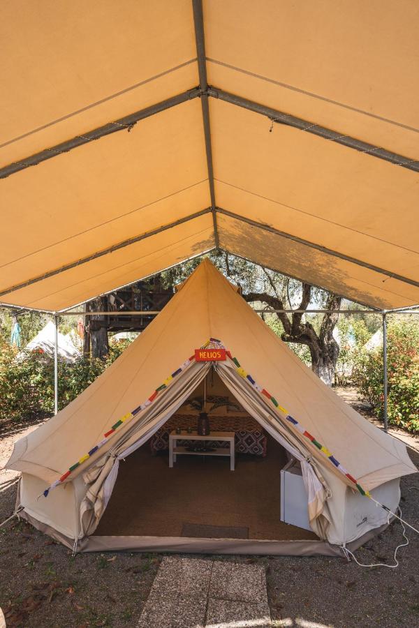 ホテル Nisi Glamping パラリア・ラホン 部屋 写真