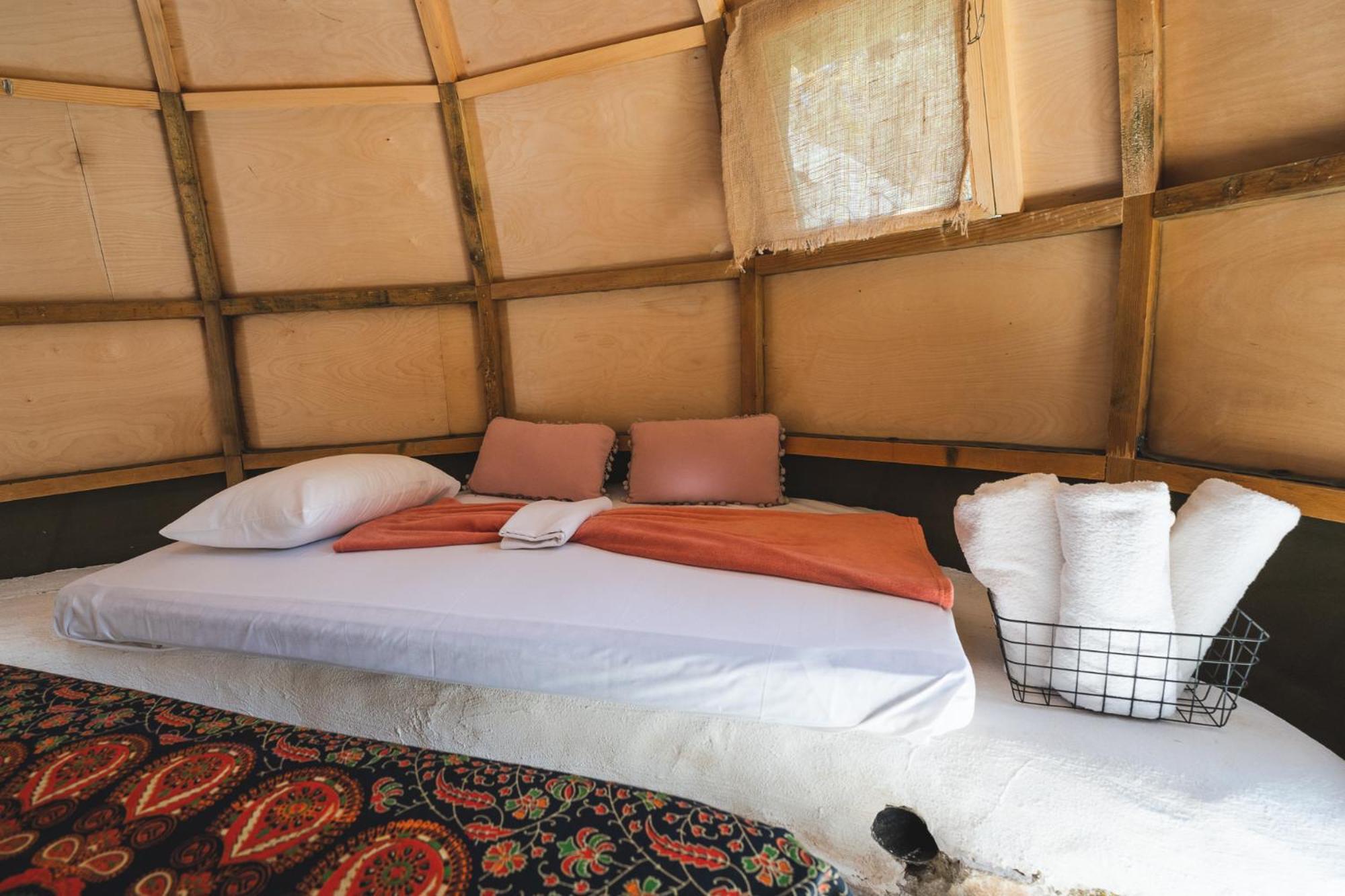ホテル Nisi Glamping パラリア・ラホン 部屋 写真