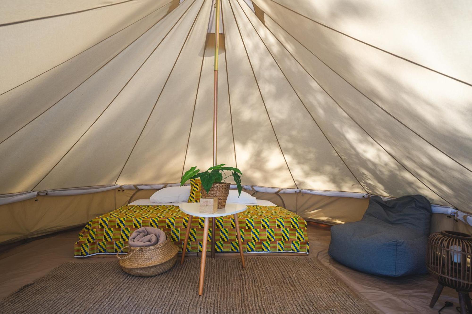ホテル Nisi Glamping パラリア・ラホン 部屋 写真
