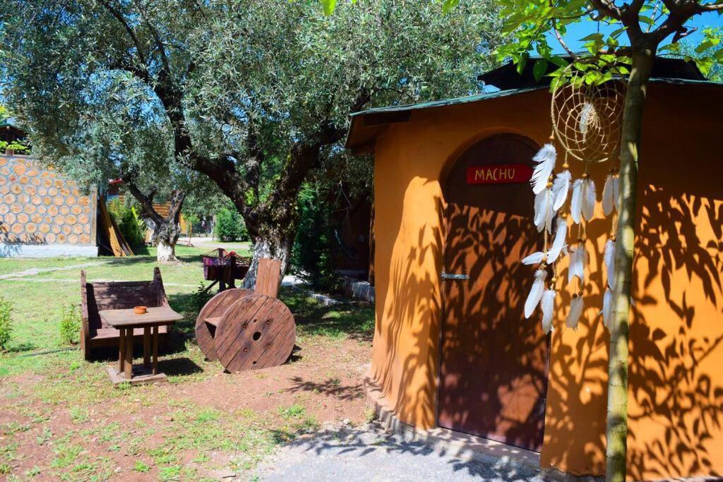ホテル Nisi Glamping パラリア・ラホン エクステリア 写真
